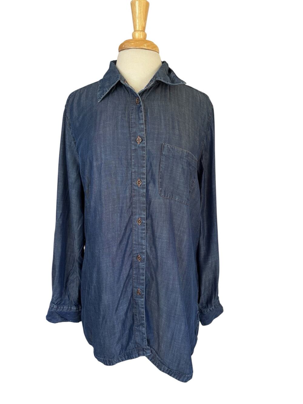 FOXCROFT Lyocell Blue Chambray Shaped Fit Button Up Shirt Size 14W Womens